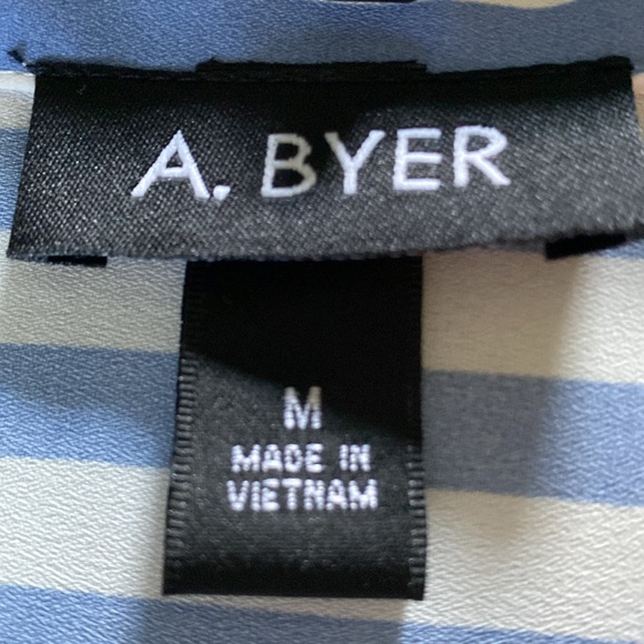 NWT A, BYER Sz M striped blouse with roll up sleeve and button tab rounded hem - Picture 2 of 8